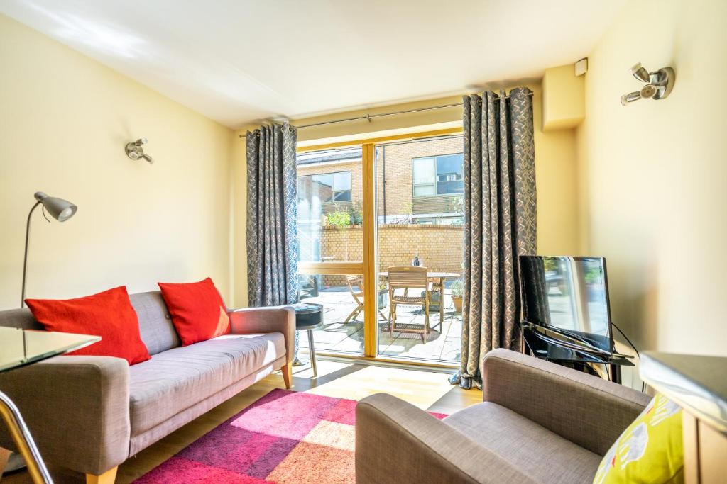 10 Summerhouse Mews room 5